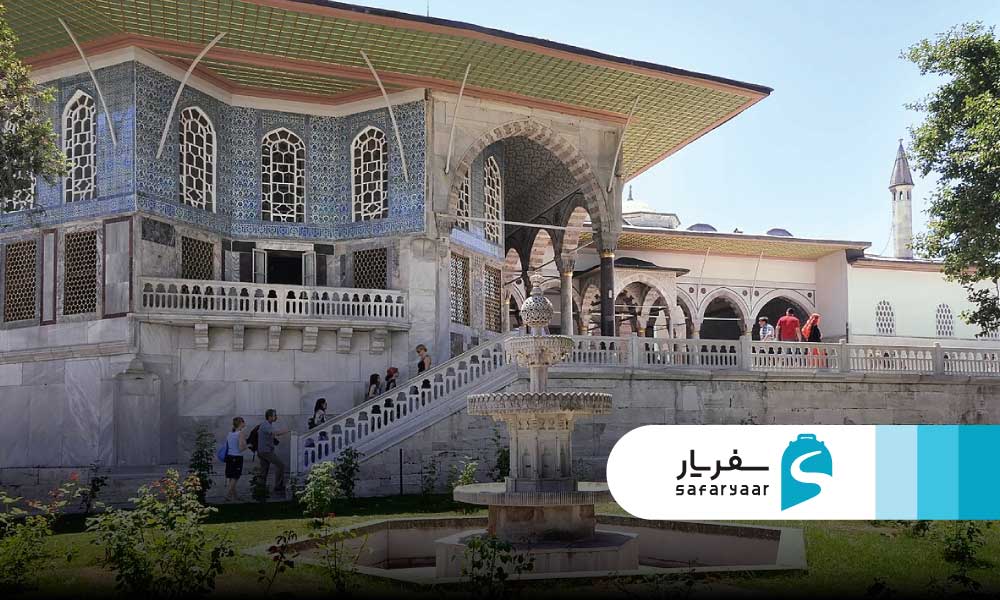 حیاط اول