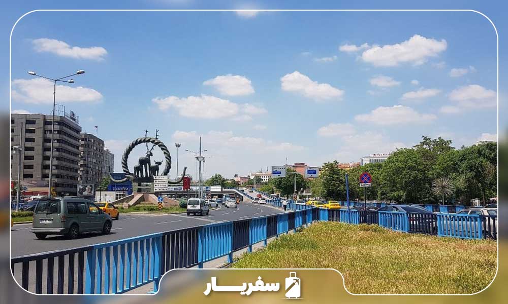 ماشین ها در میدان کیزیلای آنکارا ترکیه