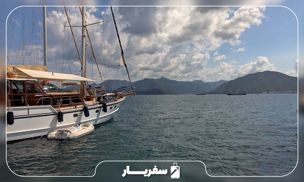 سفر به شهر مارماریس ترکیه و آسمان آبی