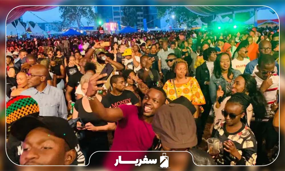 بازدید مردمان و توریست ها از جشنواره موسیقی کوروگا