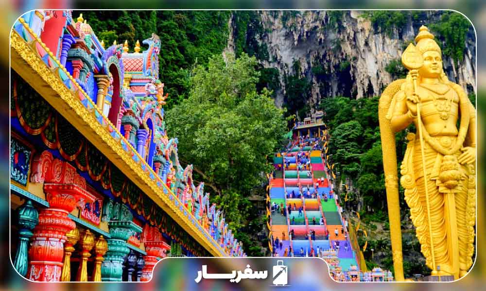 پله های مجموعه غارهای باتو در مالزی