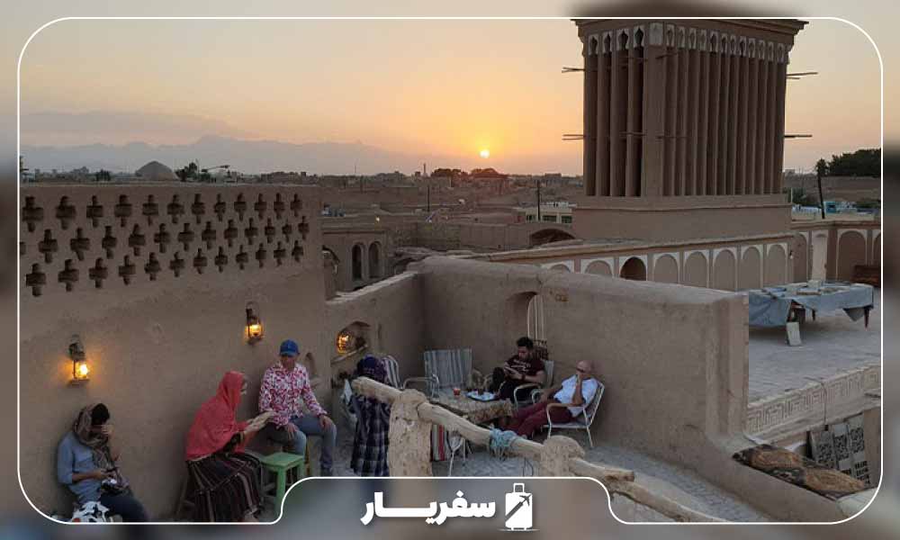 پوشش مردمان قشم در محیط عمومی