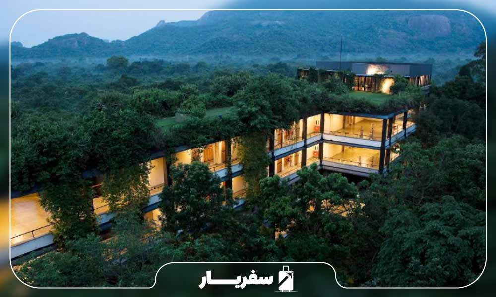 معماری ساختمان کاندالاما در وسط طبیعت سریلانکا